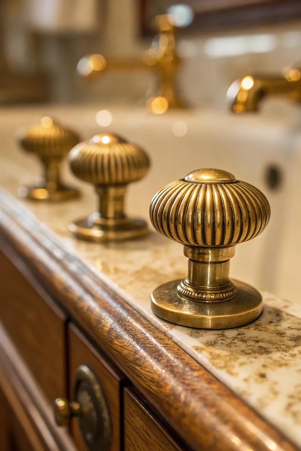 Grooved brass buttons evoke a sense of vintage sophistication.