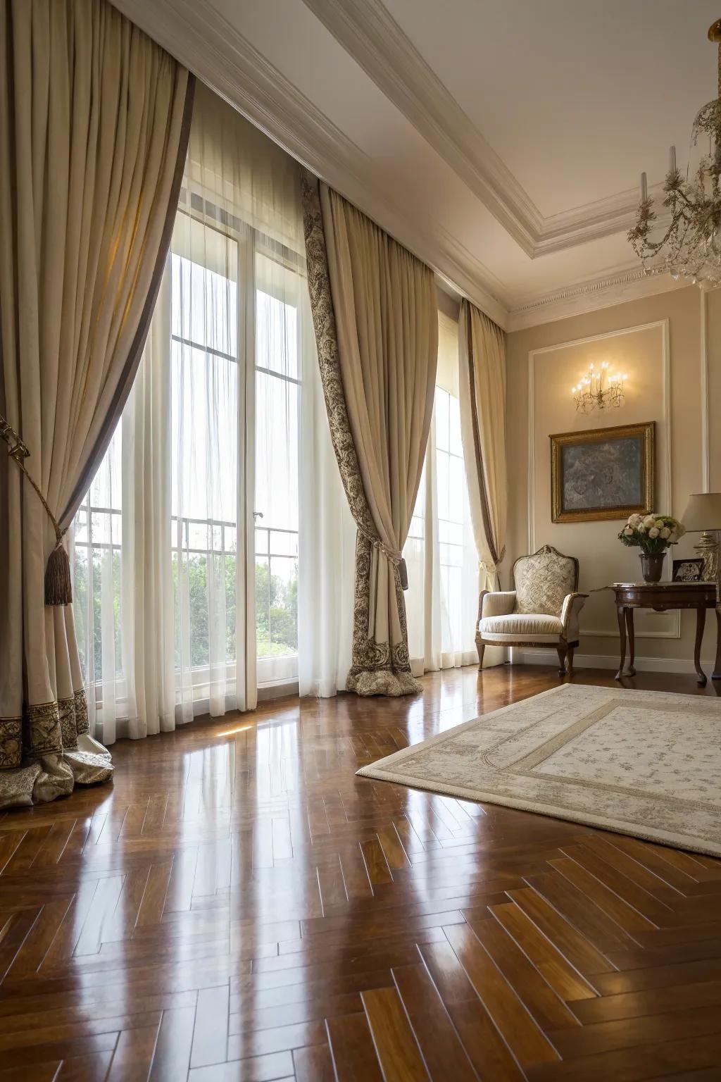 Long drapes bring a dramatic element to any living room.