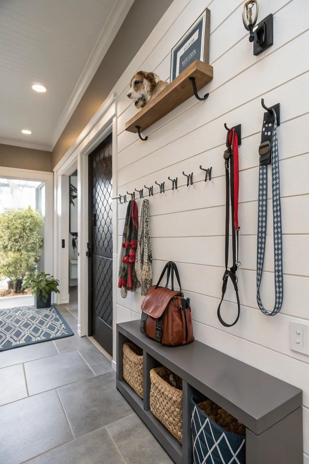 Effortless leash storage with a touch of style.