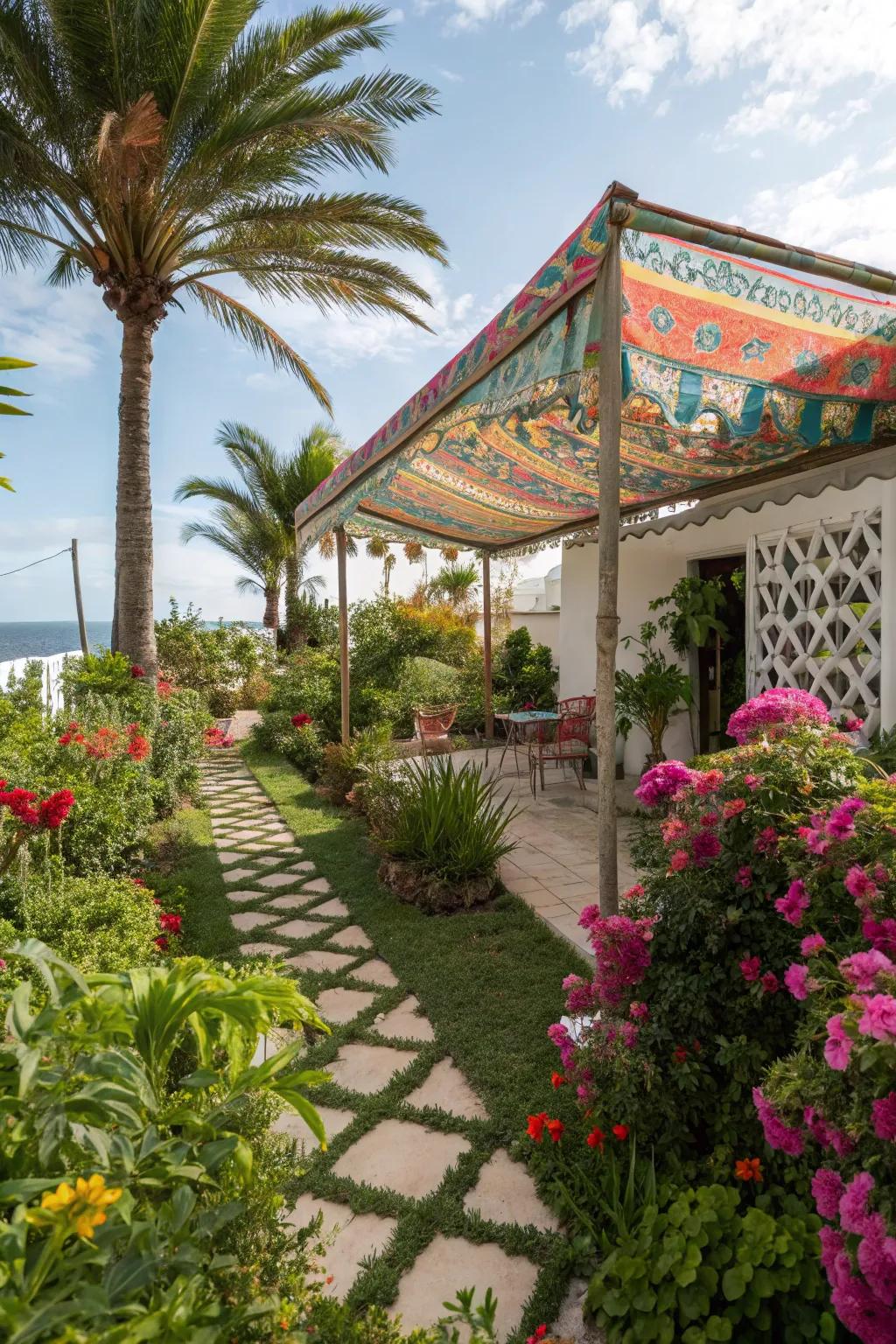 The garden is shaded and given a tropical touch by a vibrant awning.