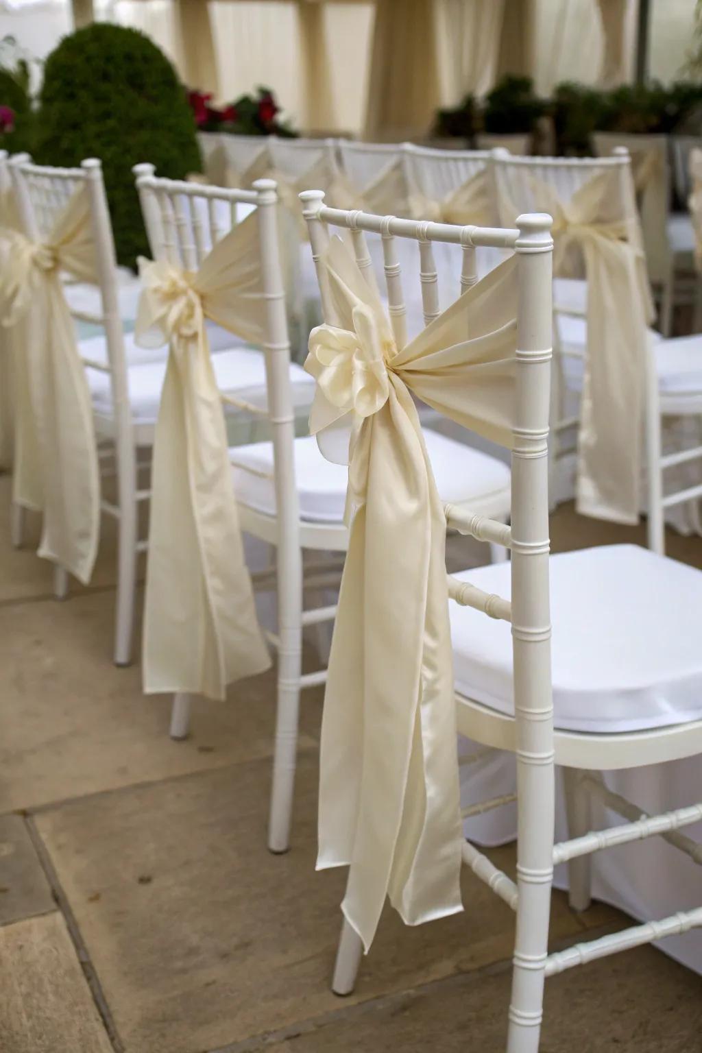 Silk bands introduce a romantic touch to seats.
