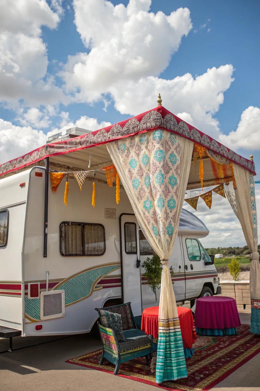 A charming top cover adding flair and shade to RV storage.
