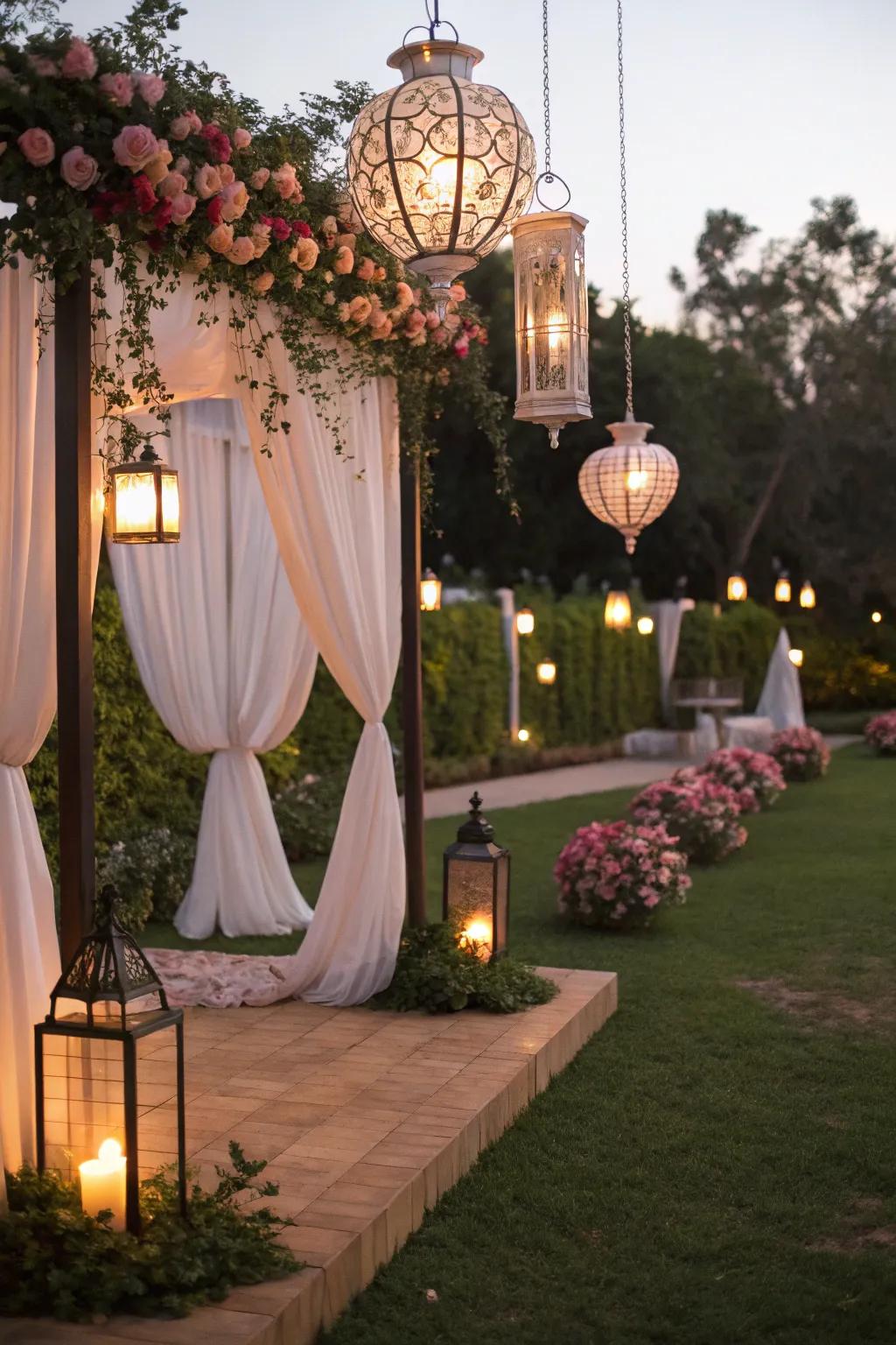 Snug atmosphere through suspended luminaries.