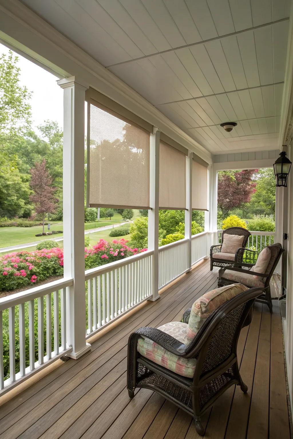 Retractable screens heighten comfort without sacrificing openness.