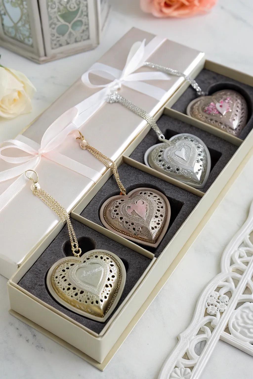 Heart-shaped tea infusers as an adorable and thoughtful wedding favor