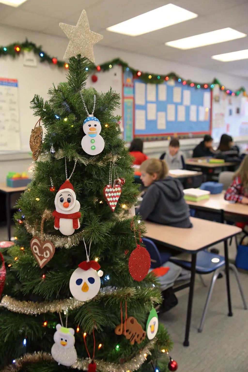 A thematic Christmas tree featuring winter animal decorations