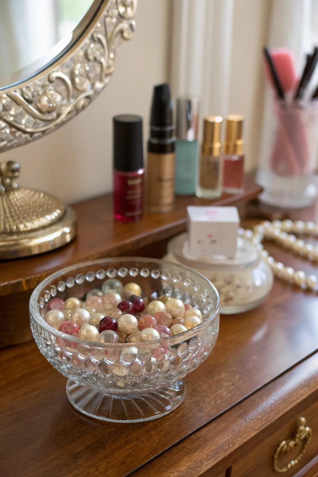 Radiant elegance projected via glass gems housed inside a clear bowl.