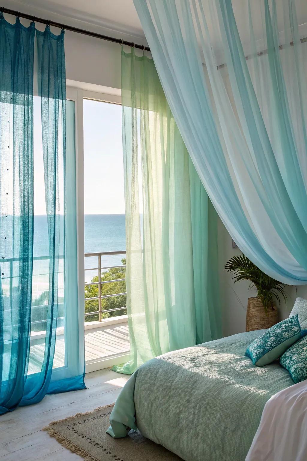 Curtains that emulate the subtle movement of the sea.
