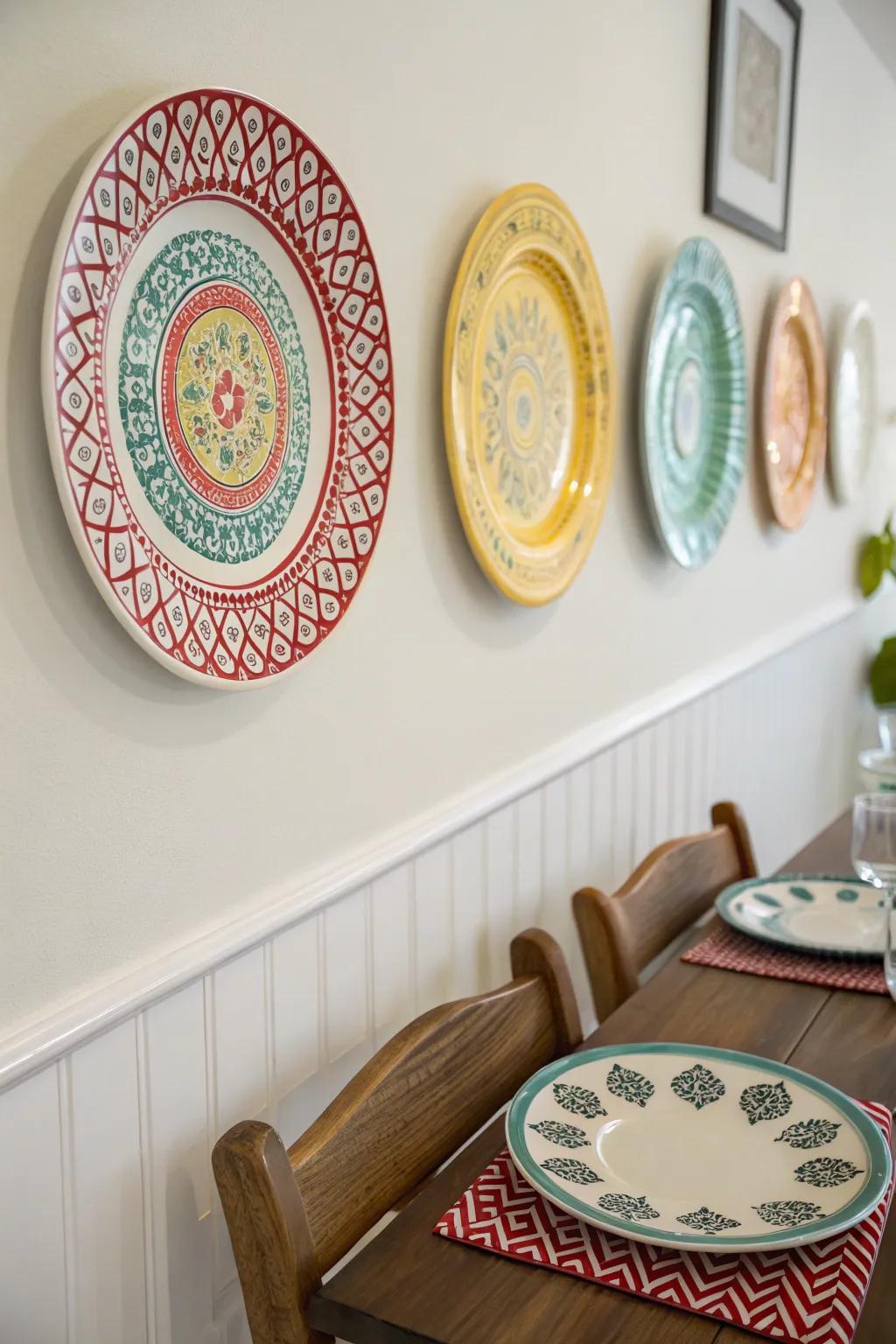 Simple plate designs provide simplicity and focus.