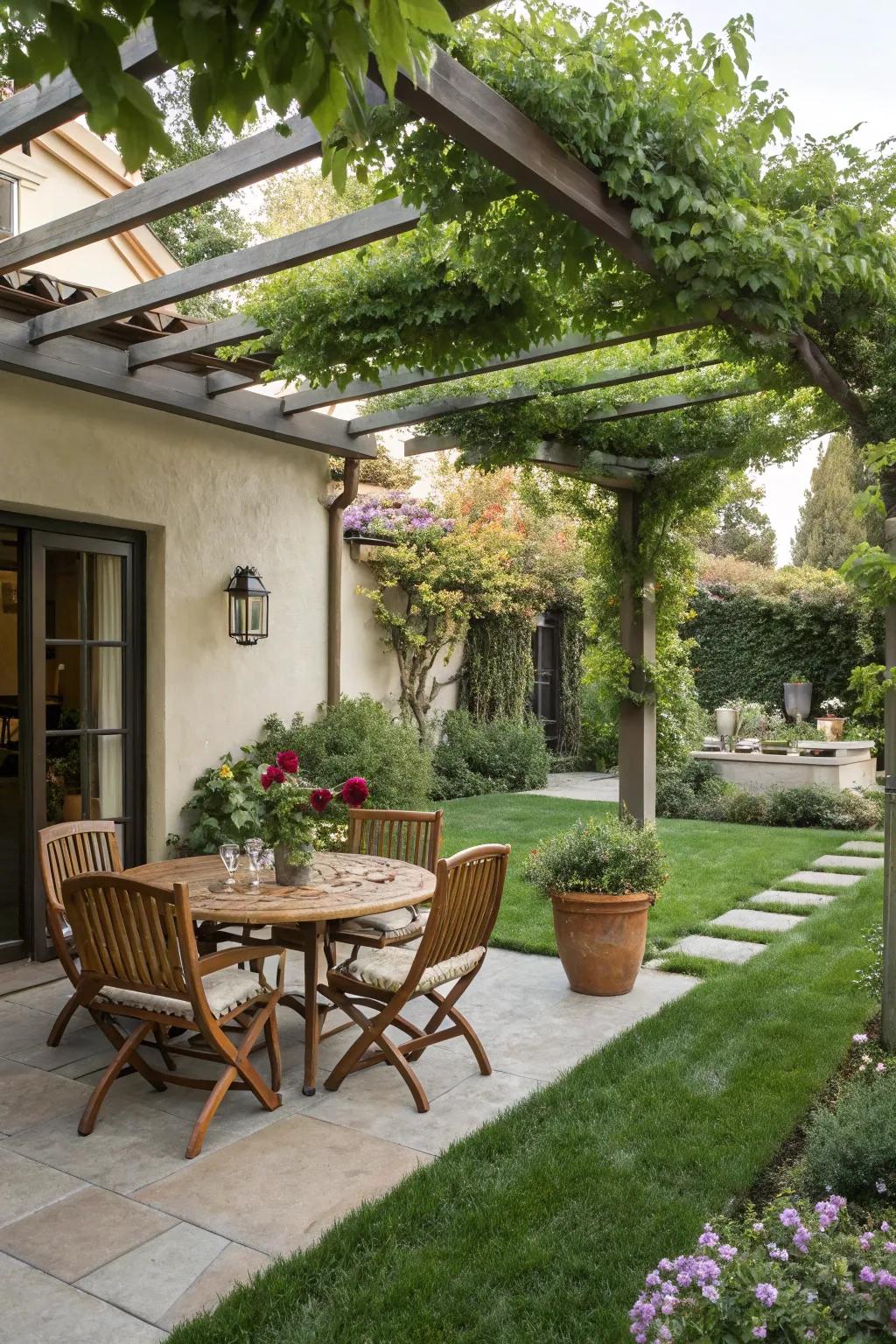 An outdoor dining spot perfect for enjoying meals in the courtyard.