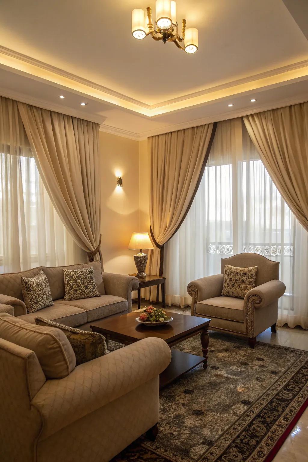 Dual-layer coverings offer flexibility in managing glow and solitude.