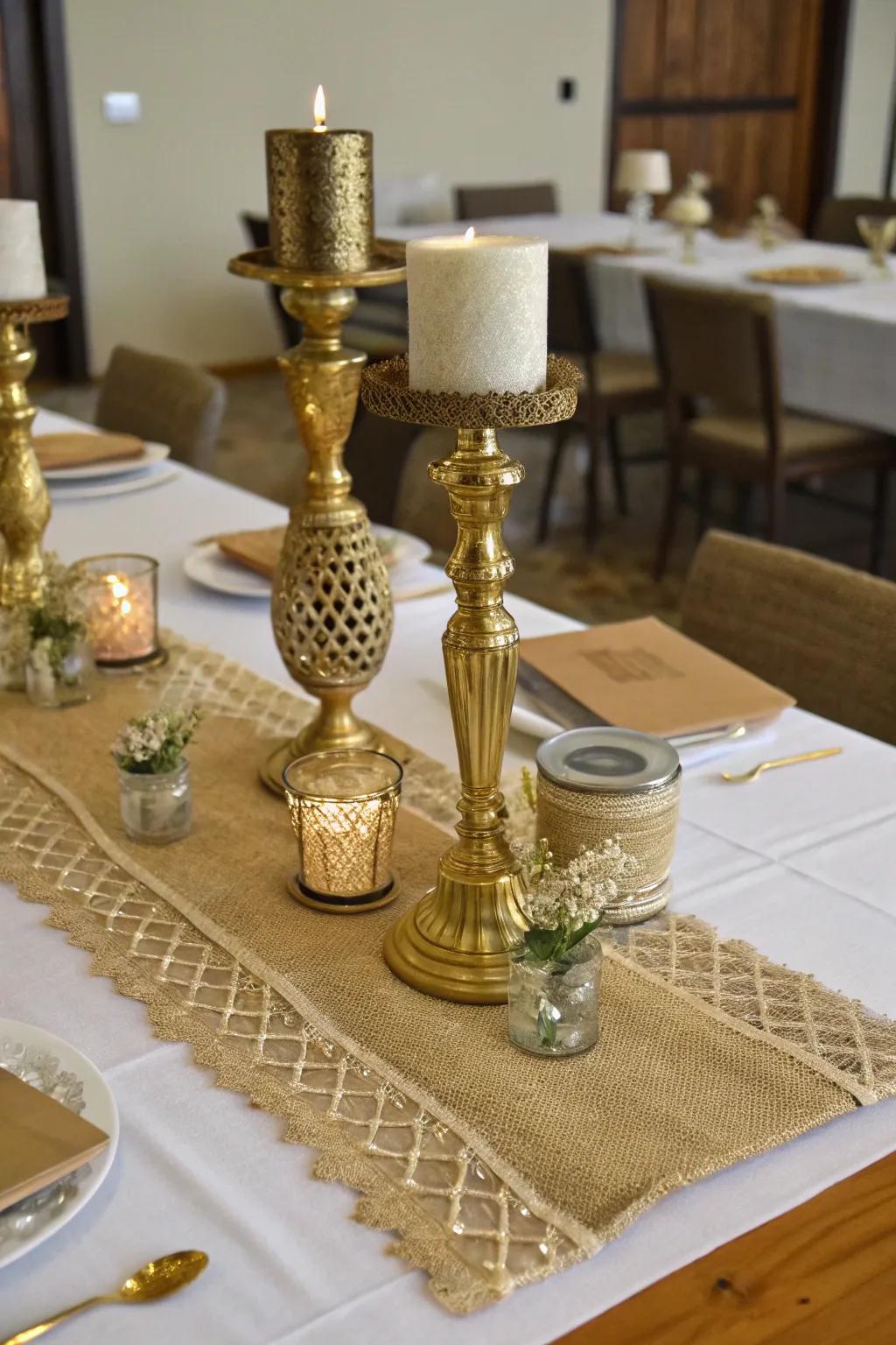 Rustic appeal exhibiting gilded plus hessian centerpiece.