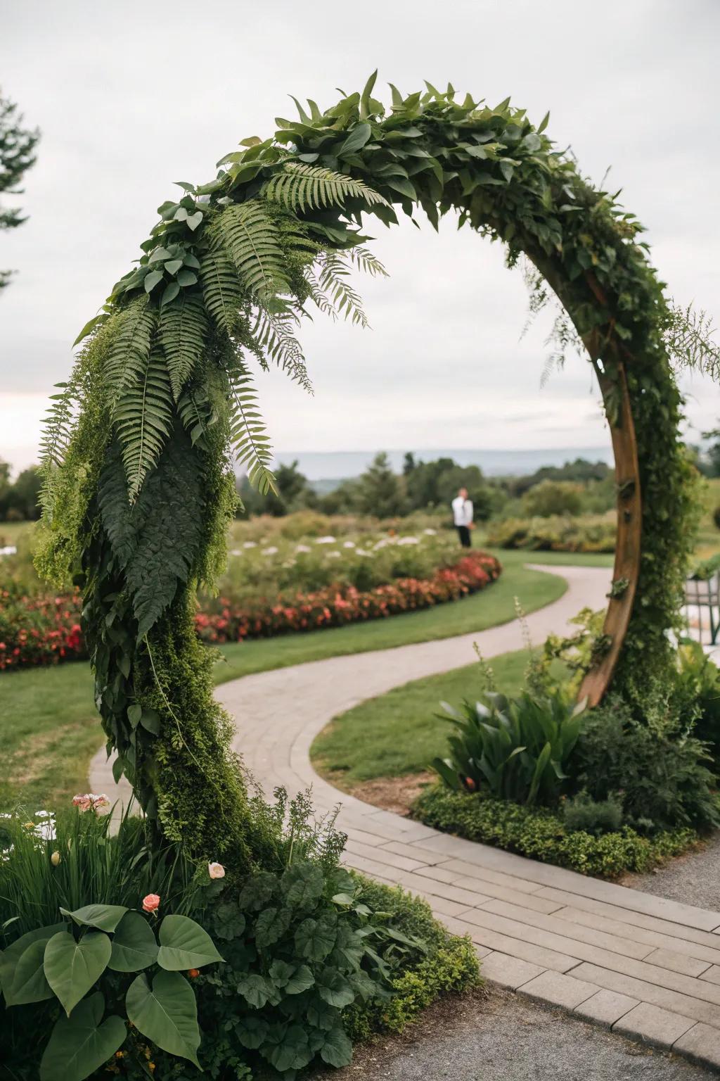 A verdant circular wedding arch fostering a natural ambiance.