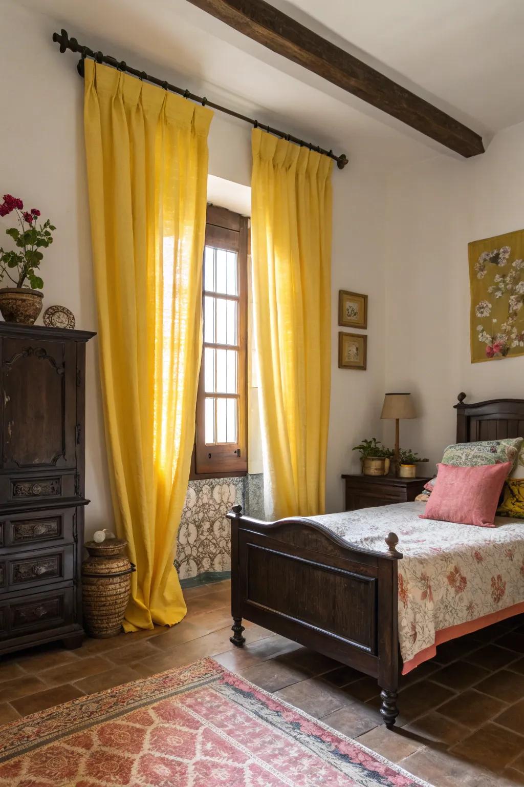 Window coverings in yellow, combined with dark furniture, provide a captivating contrast in the bedroom.