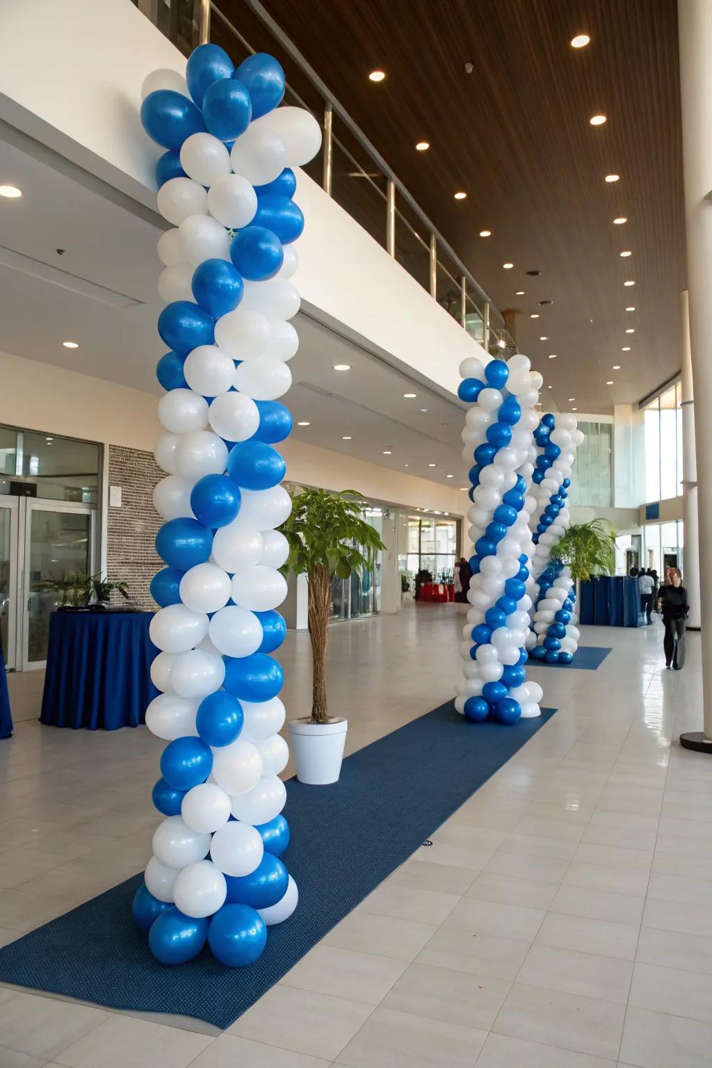 Balloon columns establish a structured and elegant ambiance.