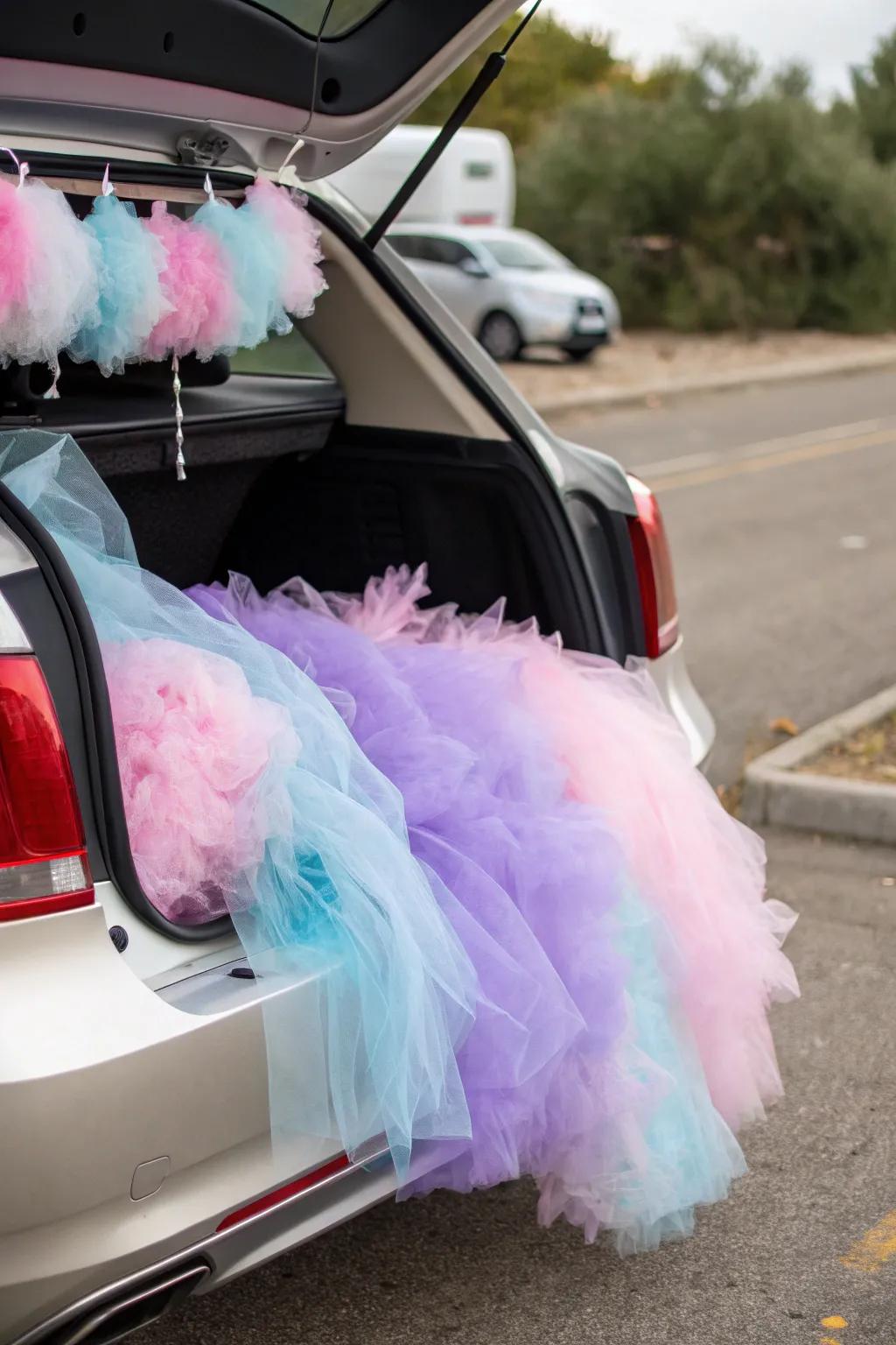 An enchanting cotton candy-themed trunk, adorned with pastel tulle and cotton.