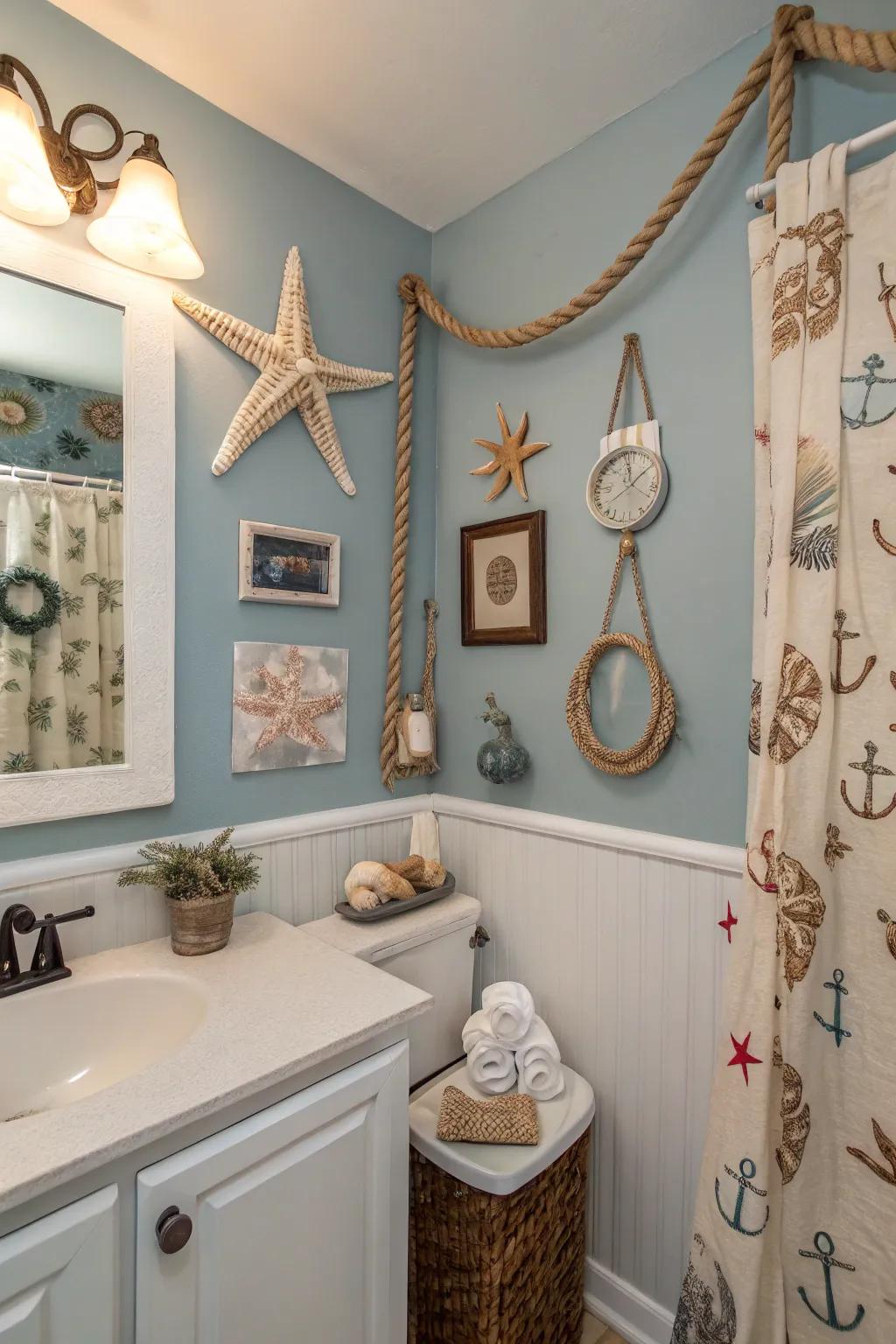 Seashells and starfishes add a unique and seaside touch.