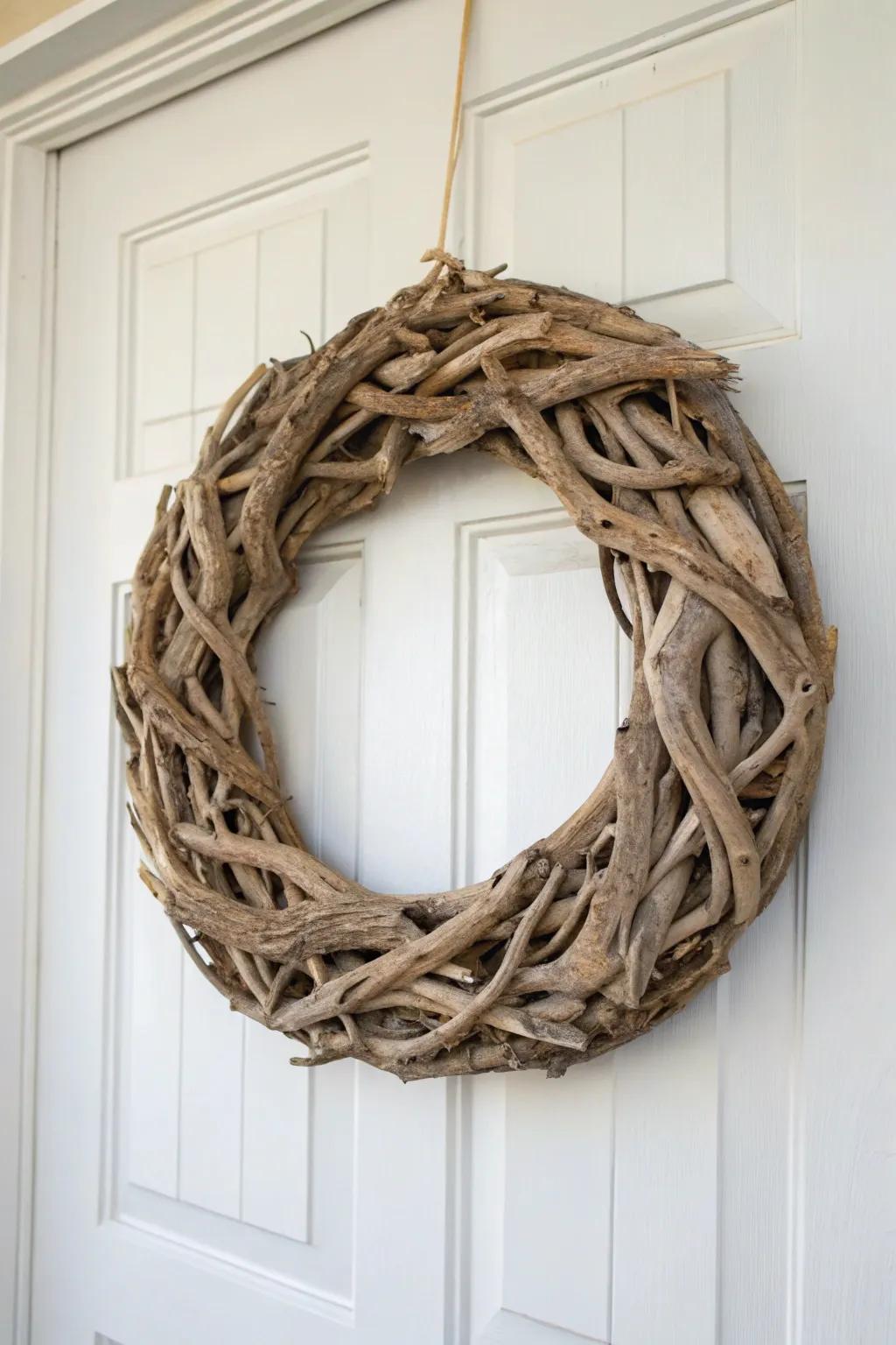 Circular shorewood creations present a singular decorative component.