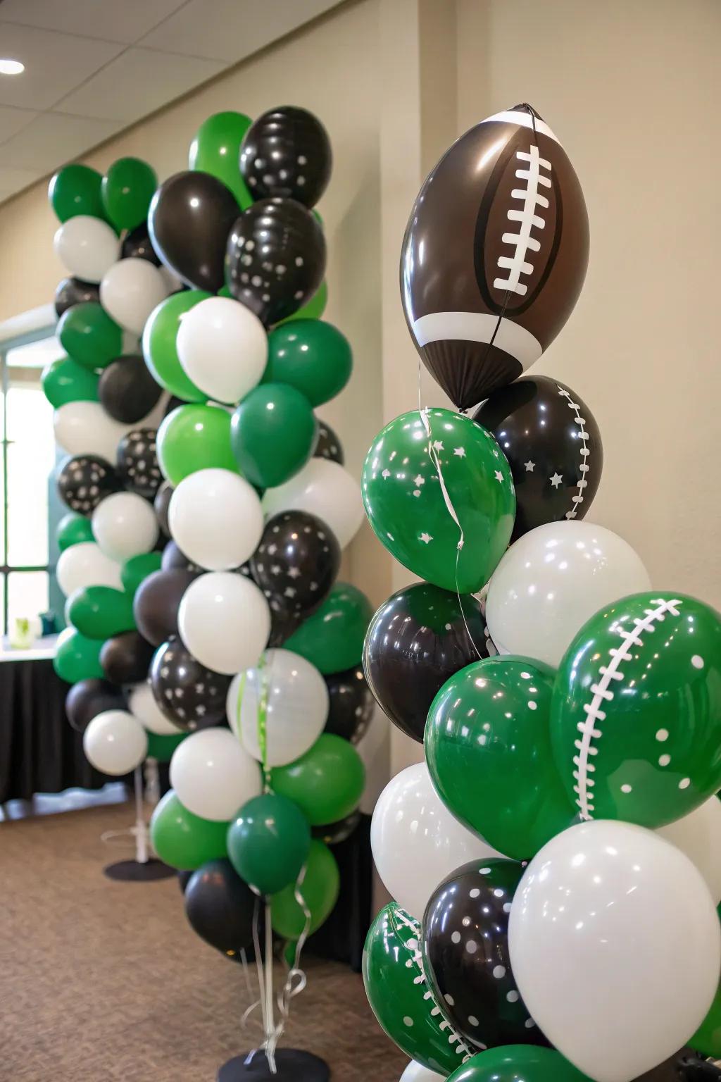 Gridiron-themed balloons add to the festive vibe.