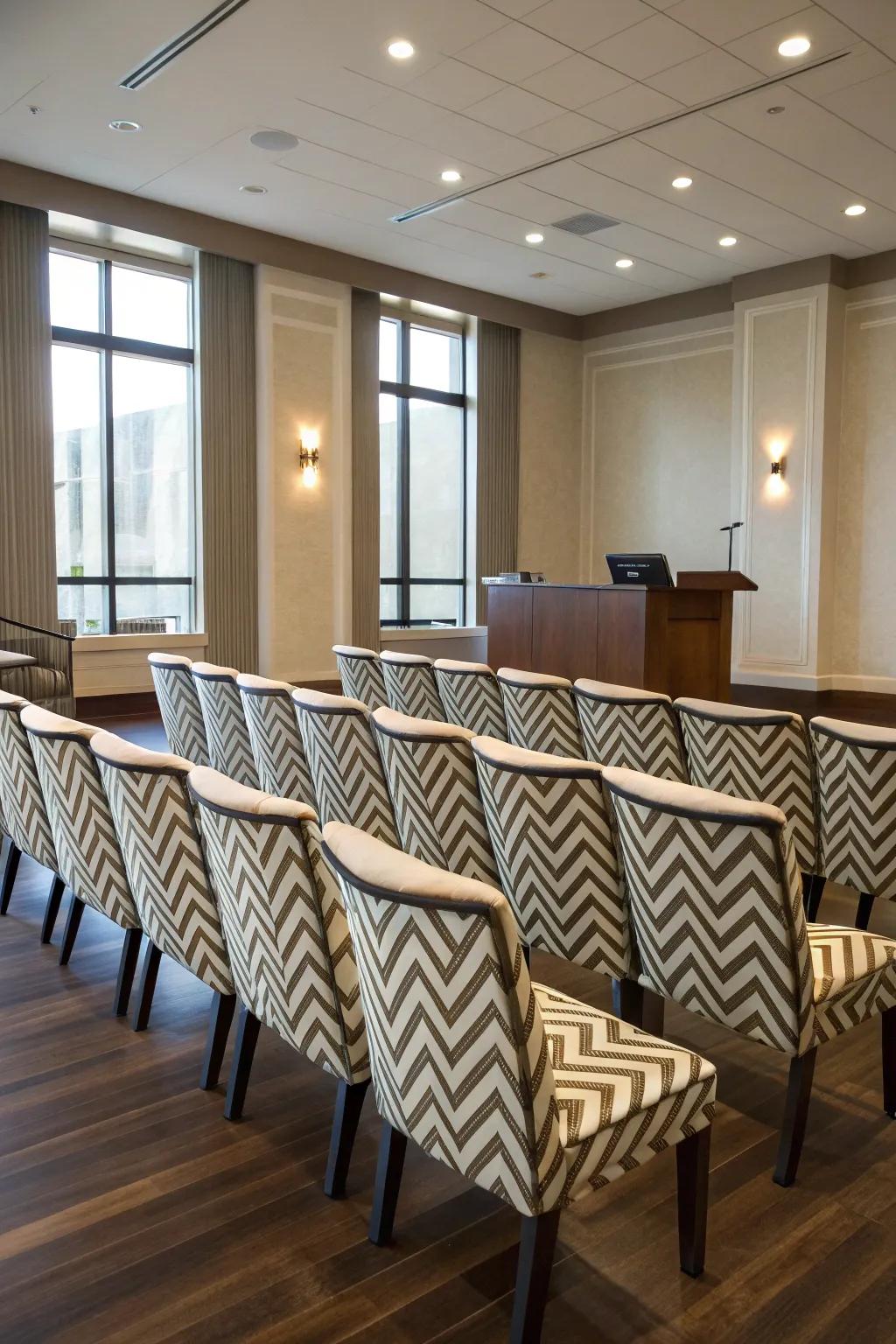 Diagonal style seating excellent for targeted presentations.