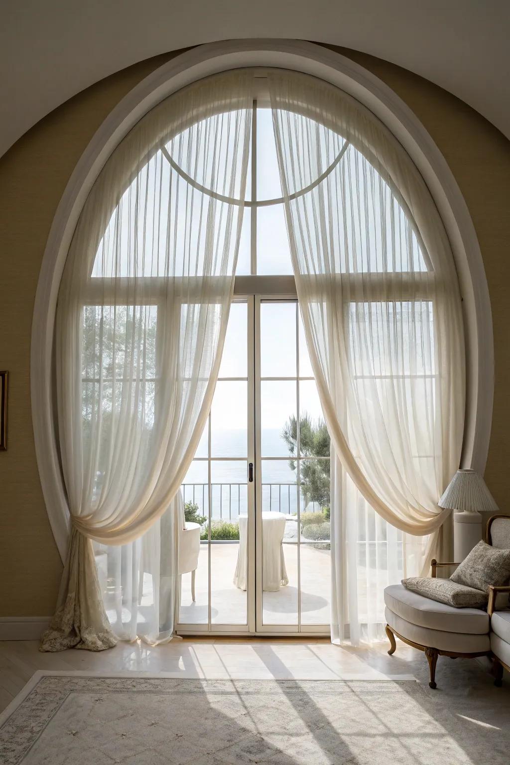 Sheer curtains combined with blinds create a magical atmosphere.
