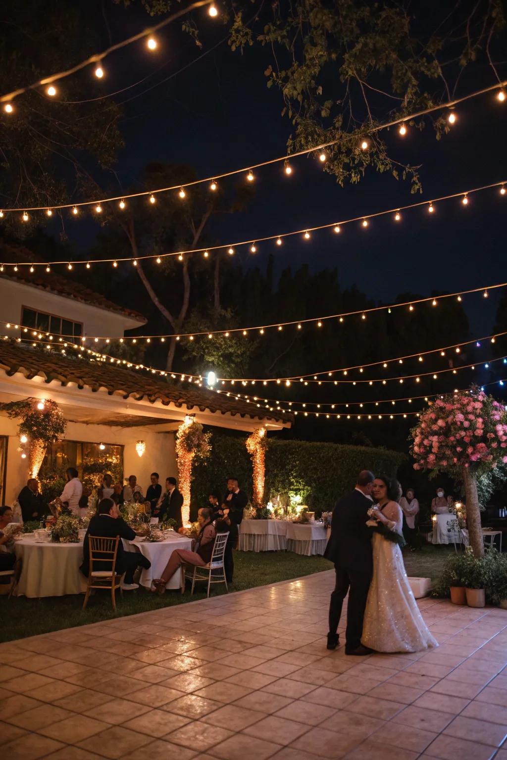 An evening wedding gathering illuminated by the cozy radiance of filament illumination.
