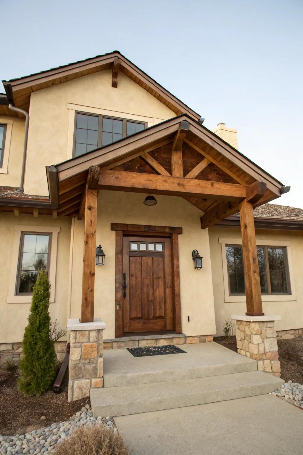 A hazel entrance adds warmth and harmony to a beige house.