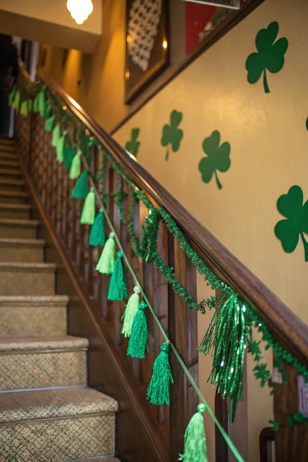 Carry festivity throughout your abode through a spirited guirlande.