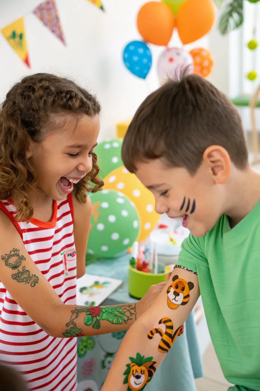 Safari-themed temporary tattoos give the party a fun vibe.