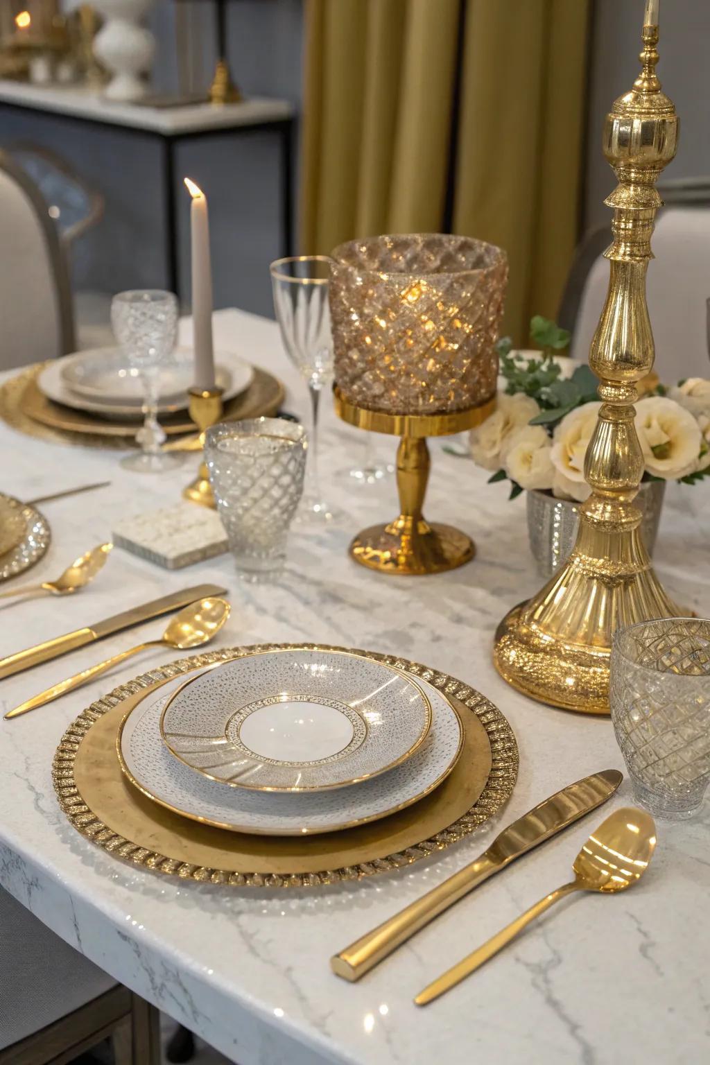 Metallic accents bring a hint of luxury to your birthday celebration.