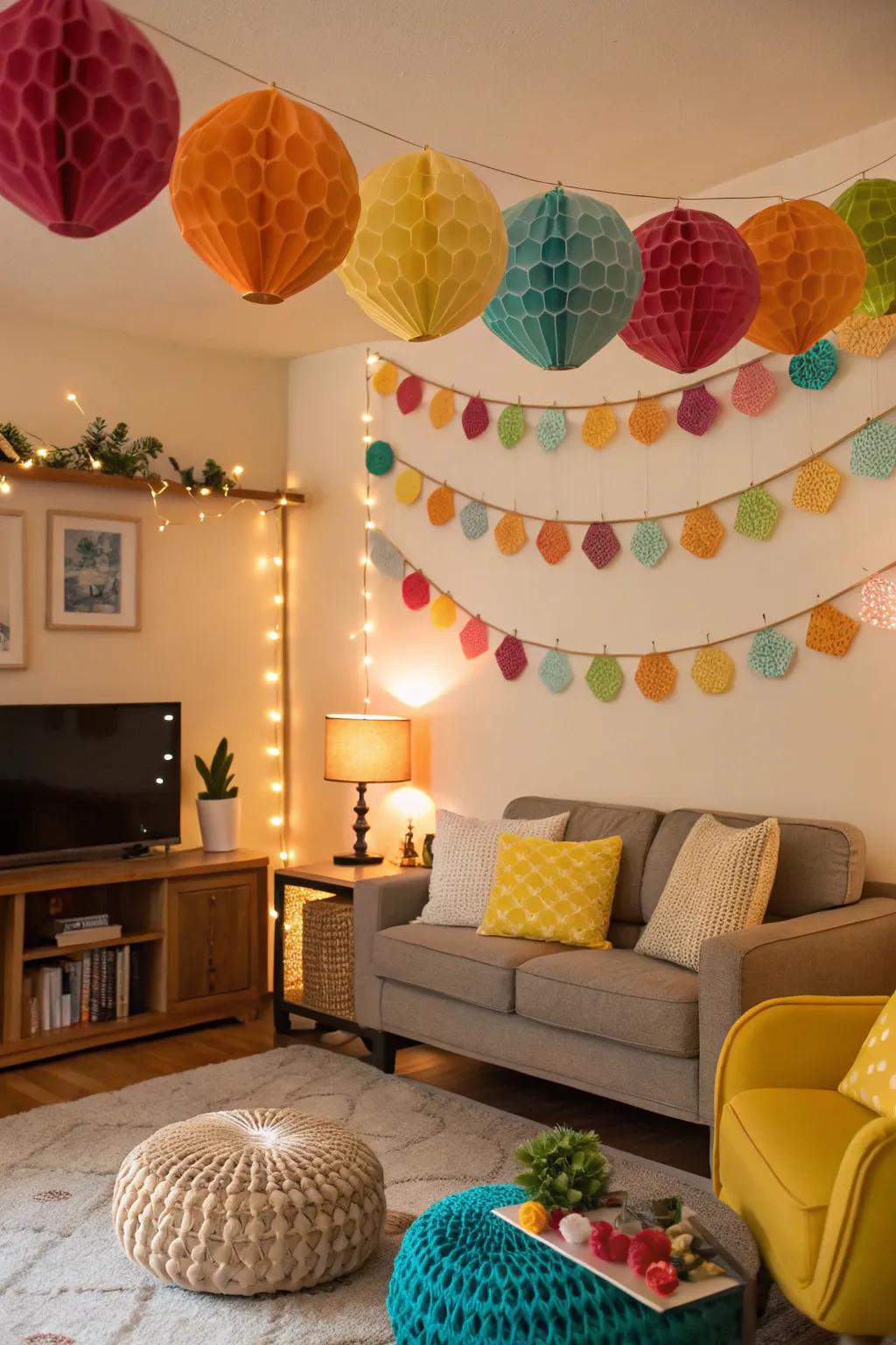 Enhance your décor using celebratory honeycomb garlands.