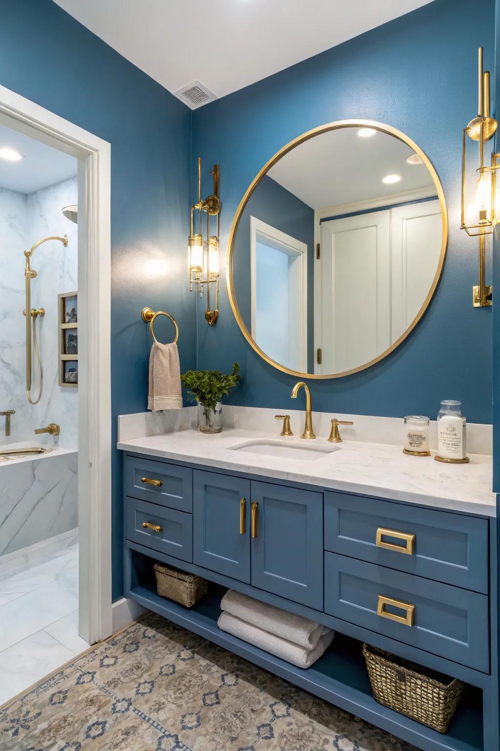 The synergy of blue and gold radiates glamour and refinement.