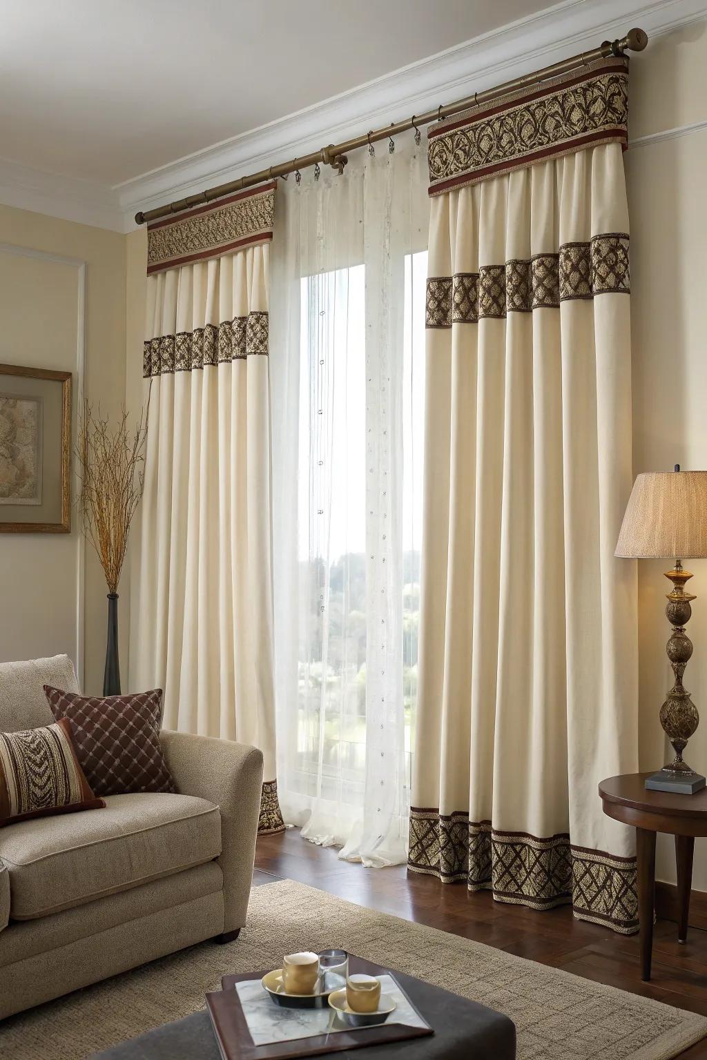 Contrasting edges introduce definition and elegance.