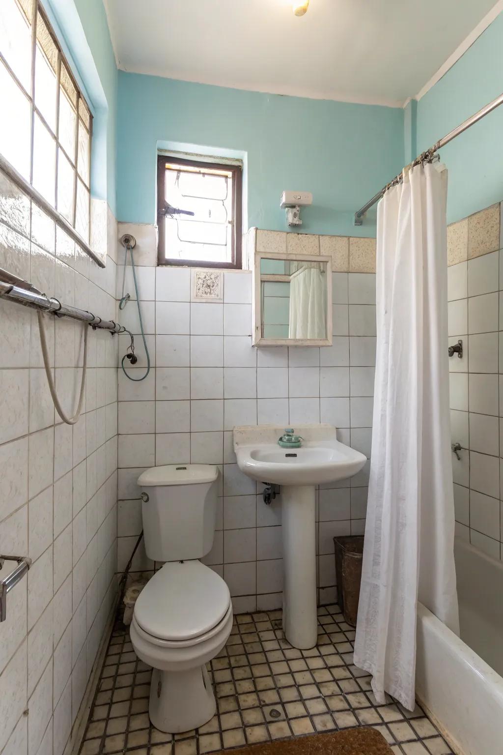 Budget-friendly materials bring style to this small bathroom.