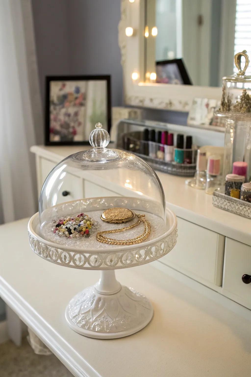 Organize your jewelry pieces with elegance under a glass dome.