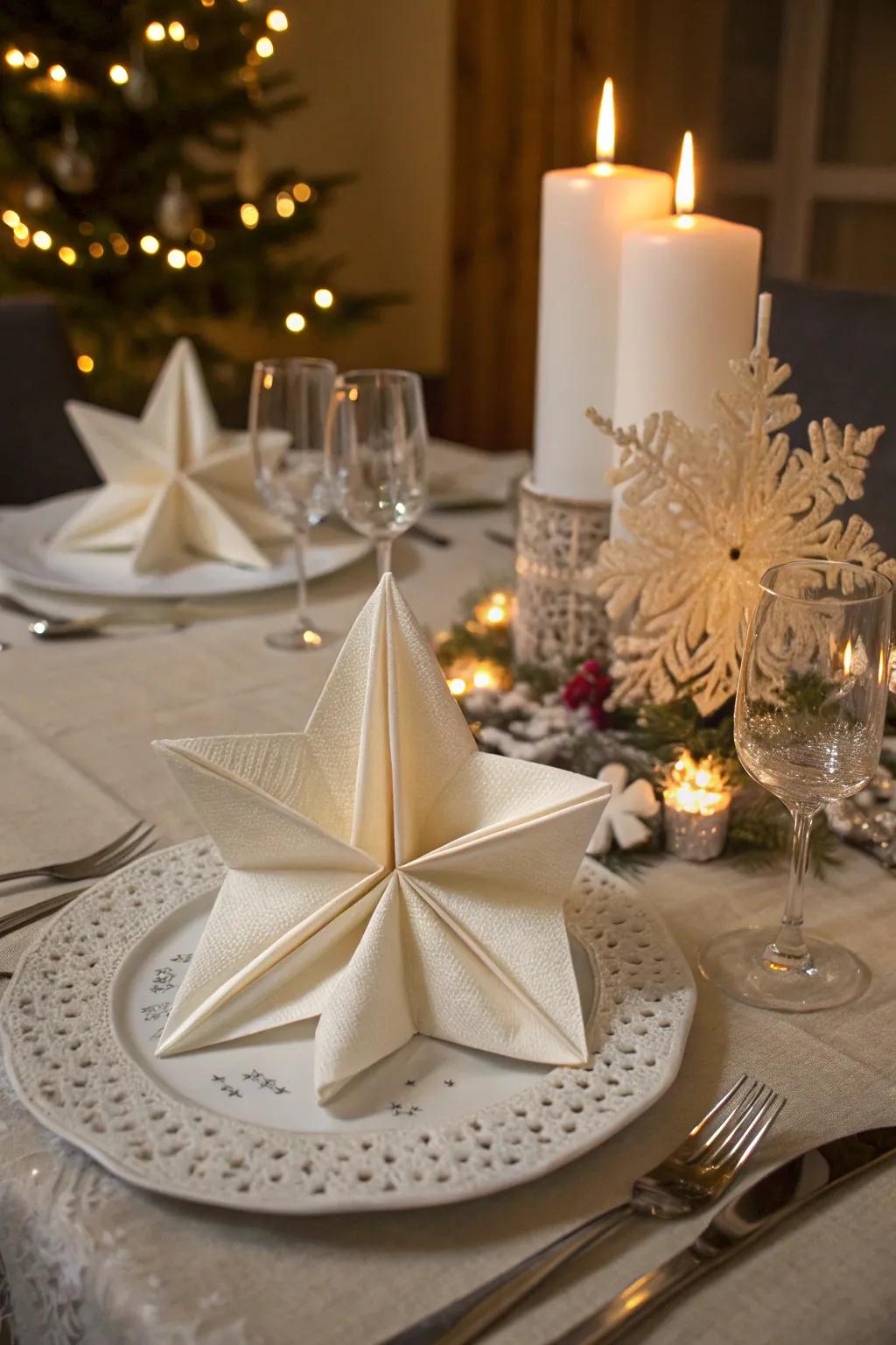Lavish star folds to make your table gleam.