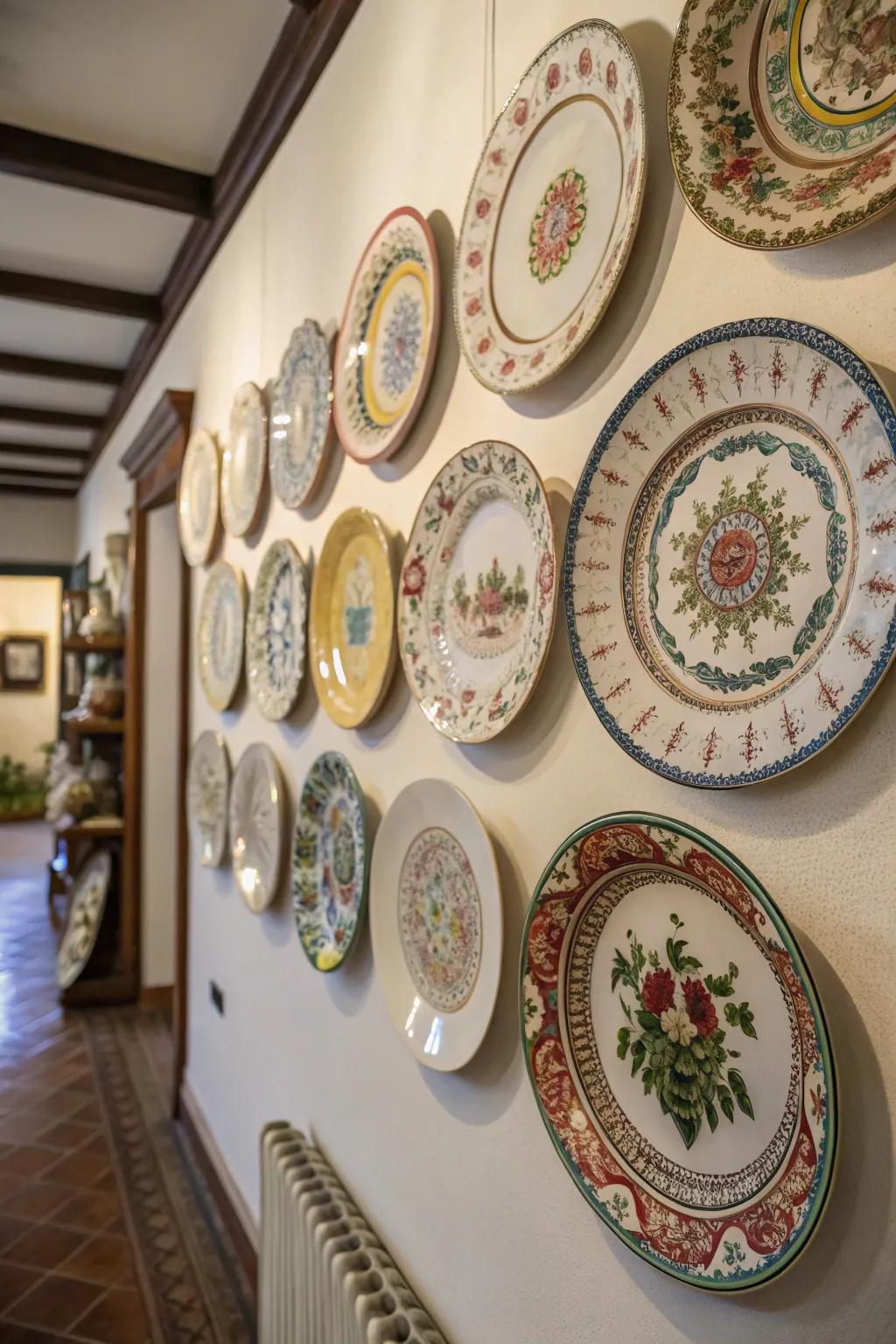 An eclectic compilation of period plates results in an enchanting wall display.